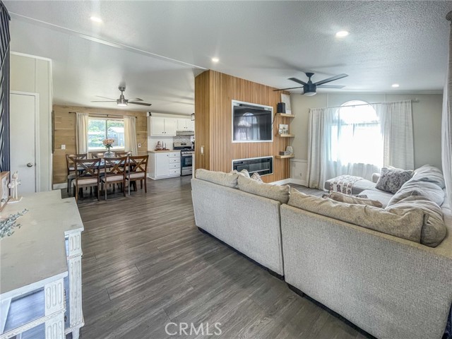 Detail Gallery Image 2 of 25 For 5800 Hamner Ave #159,  Corona,  CA 91752 - 3 Beds | 2 Baths