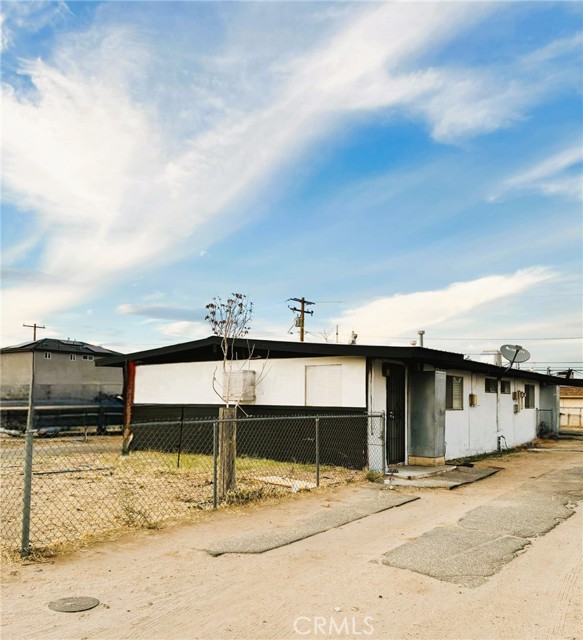 16396 Yucca, Hesperia CA: https://media.crmls.org/medias/435cbcaf-74e6-4f4c-9ff3-dc79fc6061e1.jpg