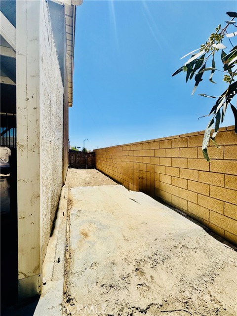 10506 Lee Avenue, Adelanto CA: https://media.crmls.org/medias/435d6a82-0a11-4940-a2e0-7a6b168f6c86.jpg