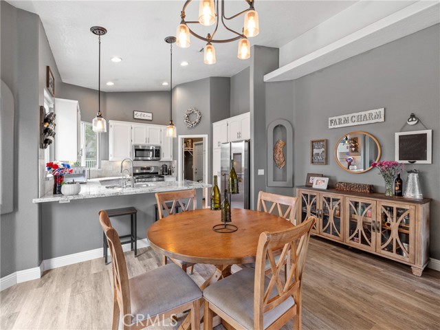 Detail Gallery Image 11 of 43 For 13290 Country Club Dr, Victorville,  CA 92395 - 3 Beds | 2 Baths