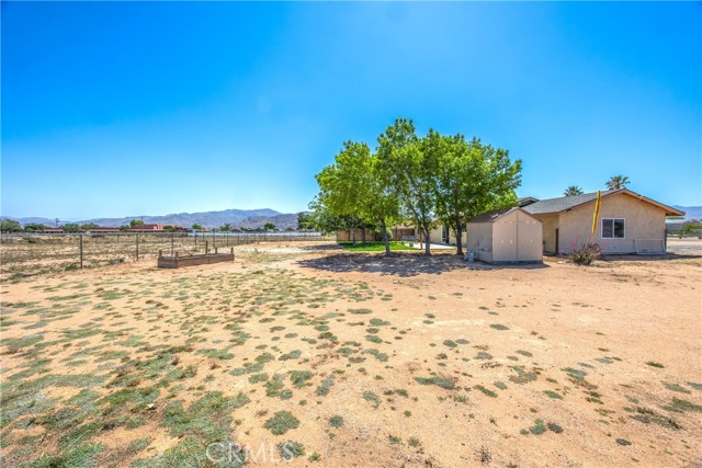 22818 Sitting Bull Road, Apple Valley CA: https://media.crmls.org/medias/435df5d3-f6e3-4621-b974-01c1595332fd.jpg