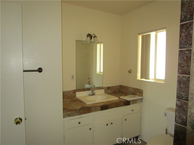 Detail Gallery Image 14 of 28 For 931 E Mesa Dr, Rialto,  CA 92376 - 3 Beds | 2 Baths