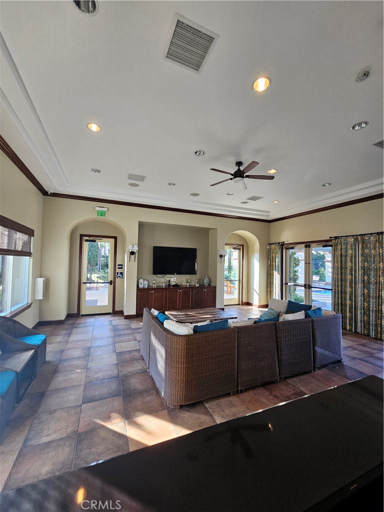 435e5293 32f2 41f9 A9e8 0cdb1510f0bd