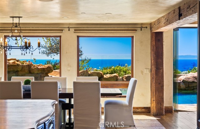 25 San Mateo Way, Corona del Mar CA: https://media.crmls.org/medias/435ff005-00f8-4407-bdff-a85511de2619.jpg