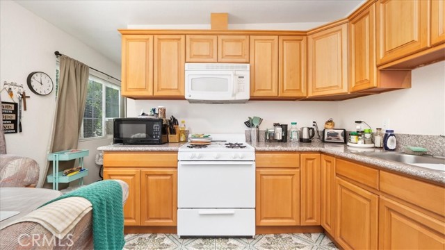 226 E California Street, Ontario CA: https://media.crmls.org/medias/43608a4d-f7ca-41d3-8e91-83a37fd663b9.jpg
