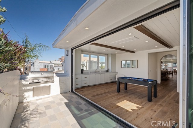 107 Manhattan Avenue, Hermosa Beach, California 90254, 5 Bedrooms Bedrooms, ,2 BathroomsBathrooms,Residential,For Sale,107 Manhattan Avenue,CRSB24201699