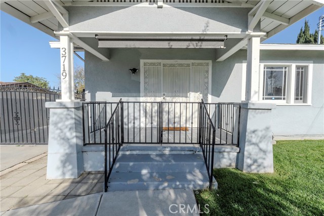 Detail Gallery Image 3 of 41 For 3719 Mckenzie #3719,  Riverside,  CA 92503 - 4 Beds | 2 Baths