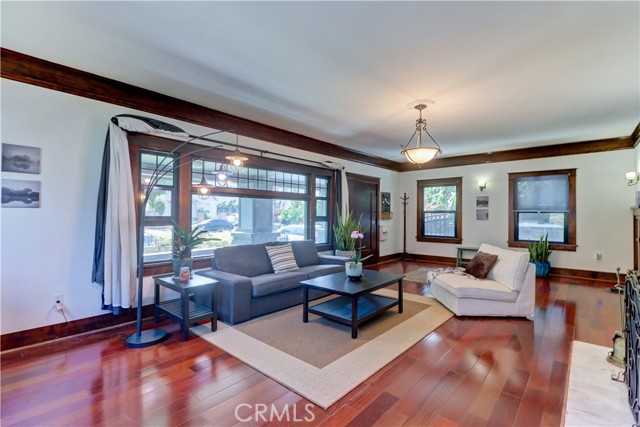 Detail Gallery Image 7 of 73 For 223 N. St. Andrews, Los Angeles,  CA 90004 - 7 Beds | 6/1 Baths