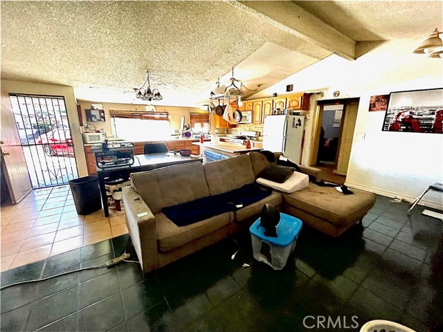 Detail Gallery Image 2 of 6 For 1084 Del Valle Ave, La Puente,  CA 91744 - 4 Beds | 2 Baths