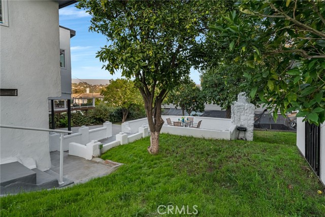 1048 Dexter Street, Los Angeles CA: https://media.crmls.org/medias/43630778-62d1-4854-8f21-f3b0c4e34ad9.jpg