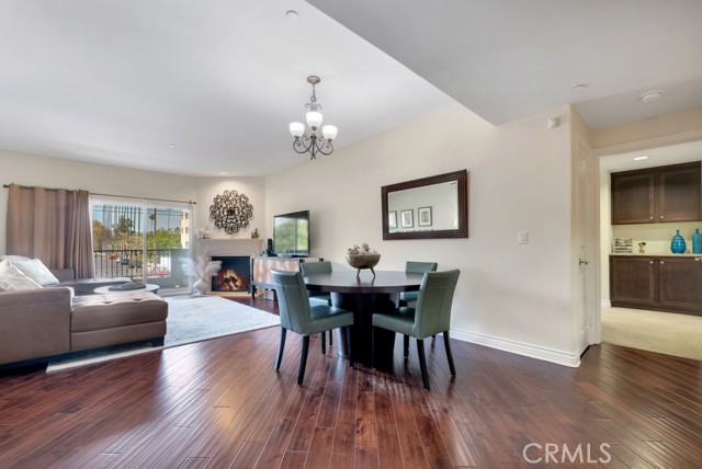 13200 Moorpark Street, Sherman Oaks CA: https://media.crmls.org/medias/436343af-3628-4cca-a8d4-29570e8ecdc1.jpg