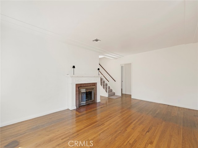 Detail Gallery Image 10 of 55 For 345 S Beachwood Dr, Burbank,  CA 91506 - 5 Beds | 3 Baths