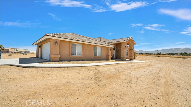 Detail Gallery Image 4 of 41 For 8929 Yucca Terrace Dr, Phelan,  CA 92371 - 4 Beds | 3 Baths