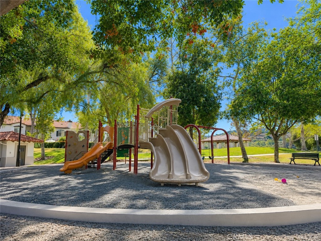 https://media.crmls.org/medias/4364f82d-e063-4400-a72d-8408a2db3c47.jpg?preset=X-Large
