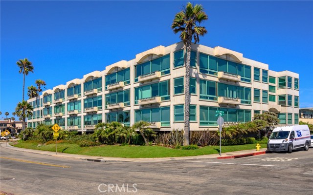 201 Calle Miramar, Redondo Beach CA: https://media.crmls.org/medias/4365ae9d-38d2-4989-af2e-ad5680f1bc2c.jpg