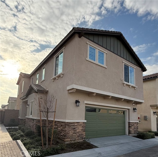 Detail Gallery Image 1 of 17 For 16281 Castello Ln #2,  Fontana,  CA 92336 - 3 Beds | 2/1 Baths