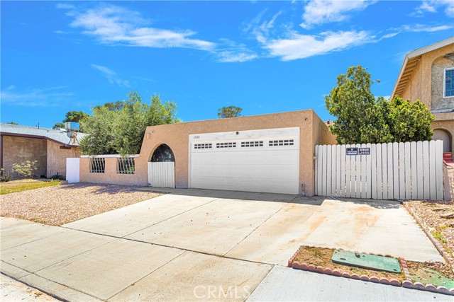 Detail Gallery Image 2 of 30 For 1330 Center St, Barstow,  CA 92311 - 4 Beds | 2 Baths