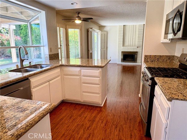 Detail Gallery Image 9 of 23 For 22936 Broadleaf, Lake Forest,  CA 92630 - 3 Beds | 2/1 Baths