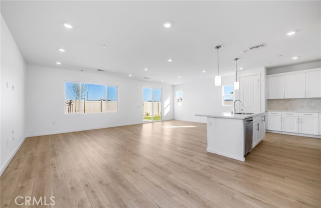 5564 Gem Court, Lancaster CA: https://media.crmls.org/medias/43680020-f42b-4a5c-9f3e-12a170fd8668.jpg