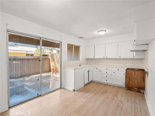 Detail Gallery Image 10 of 22 For 3725 N Fruit Ave #B,  Fresno,  CA 93705 - 2 Beds | 1 Baths