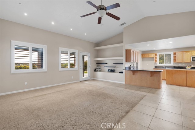 Detail Gallery Image 10 of 38 For 5378 Bellflower St, Oak Hills,  CA 92344 - 4 Beds | 2/1 Baths