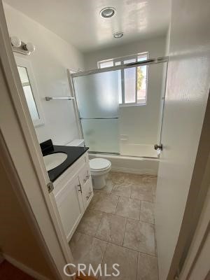 unit g- bathroom