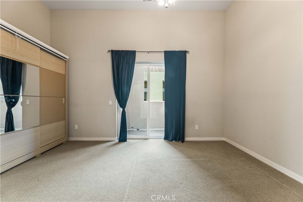 https://media.crmls.org/medias/4368e152-a98f-4a16-88b9-e697365fe4fd.jpg?preset=X-Large