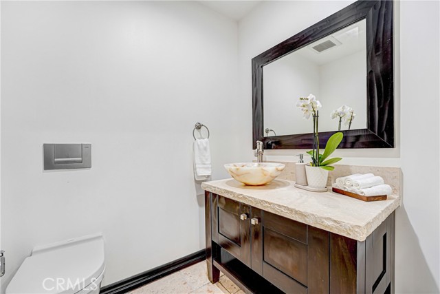 Detail Gallery Image 12 of 15 For 4529 Don Pio, Woodland Hills,  CA 91364 - 4 Beds | 2/1 Baths