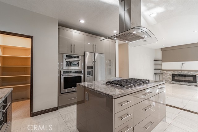 Detail Gallery Image 5 of 16 For 3537 Foxglove Rd, Glendale,  CA 91206 - 4 Beds | 3 Baths