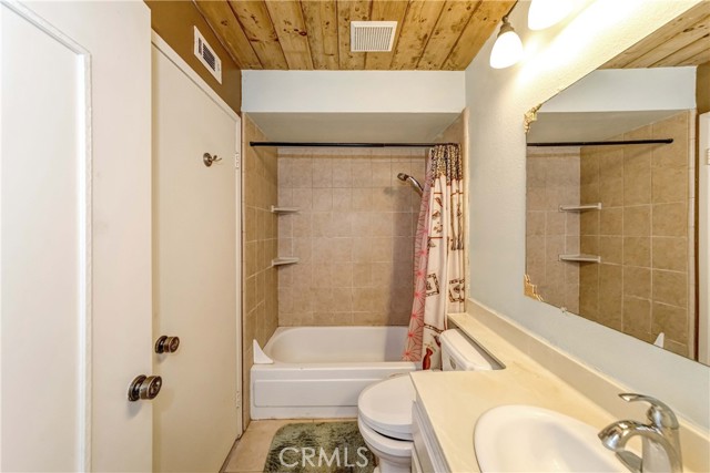 Detail Gallery Image 10 of 22 For 25473 Pine Creek Ln, Wilmington,  CA 90744 - 2 Beds | 2 Baths