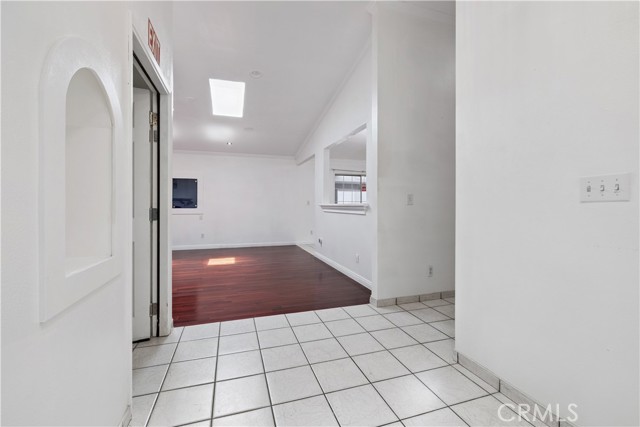 18627 Arminta Street, Reseda CA: https://media.crmls.org/medias/436c3e93-71c0-4419-a882-f2def1632e34.jpg