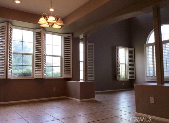 Detail Gallery Image 6 of 25 For 43 Valencia Ln, Redlands,  CA 92374 - 5 Beds | 3/1 Baths