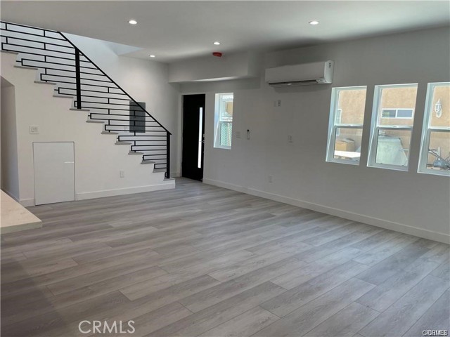 Detail Gallery Image 4 of 31 For 18403 Devonshire St, Northridge,  CA 91325 - 2 Beds | 2/1 Baths