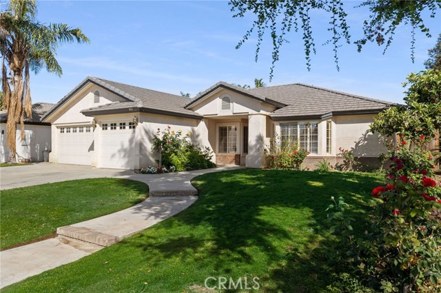 631 Faversham Way, Bakersfield CA: https://media.crmls.org/medias/436d21f7-3973-4c2a-bc55-498a0e81f1c5.jpg
