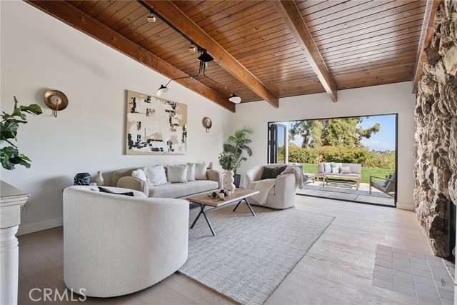 Detail Gallery Image 26 of 63 For 5960 Pat Ave, Woodland Hills,  CA 91367 - 4 Beds | 2/1 Baths
