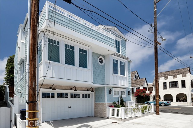 3225 Highland Avenue, Hermosa Beach, California 90254, 4 Bedrooms Bedrooms, ,3 BathroomsBathrooms,Residential,Sold,Highland,SB21160501