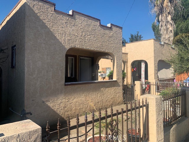 321 N Palomares Street Pomona, California Fully occupied investment opportunity with rental upside in the heart of Pomona, located near the Claremont Colleges and Cal Poly. Comprised of two 1-bedroom, 1-bathroom units, this apartment has an enclosed courtyard for Resident safety and privacy of each unit. This charming and low maintenance apartment was meticulously maintained. 1 of the 3 units feature 2 bwedrooms and 1 bath. Centrally located by LA county Fairplex and S of the 10 Freeway in the heart of Pomona's entertainment, shopping, and work districts. The nearby tranportation provided for a large Resident base with easy access to the 10 and 57 freeways and nearby commuter rail and buses.