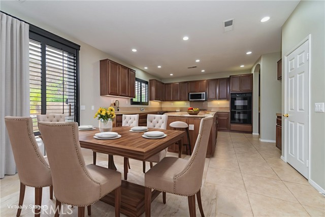 Detail Gallery Image 13 of 38 For 6221 Ruby Crest Way, Jurupa Valley,  CA 91752 - 4 Beds | 3 Baths