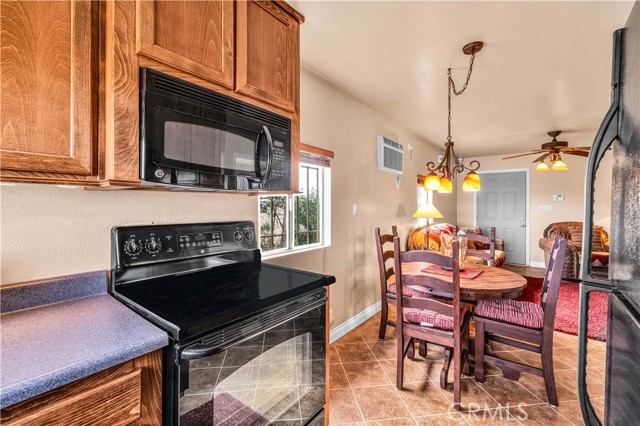 380 Mack Lane, 29 Palms CA: https://media.crmls.org/medias/4370d0bc-1d52-46e9-9263-bce54230abab.jpg