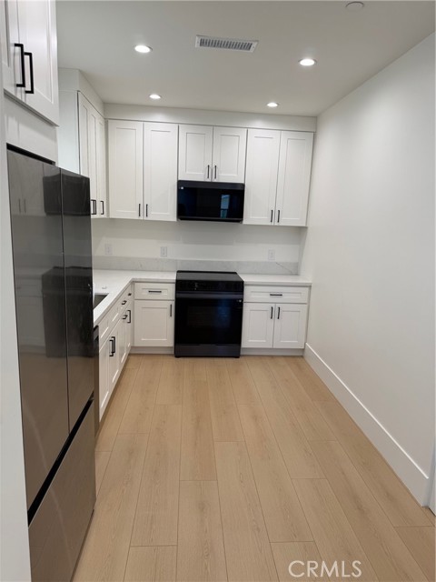 Detail Gallery Image 7 of 28 For 8546 Vanalden, Northridge,  CA 91324 - 2 Beds | 1 Baths