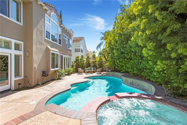 25 Santa Maria, Lake Forest CA: https://media.crmls.org/medias/437283cb-f52c-4139-952b-5a72ecacfcd7.jpg