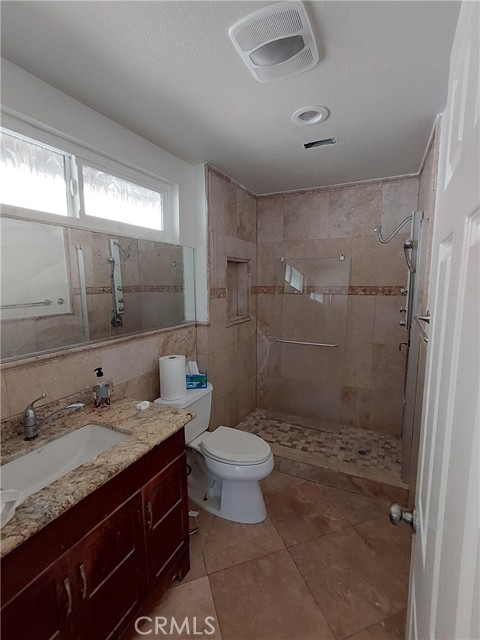 Detail Gallery Image 15 of 19 For 2542 N Pacific Ave, Santa Ana,  CA 92706 - 4 Beds | 3 Baths