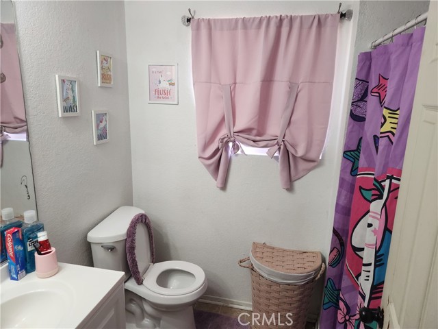 Detail Gallery Image 15 of 21 For 17139 Benicia Ct, Fontana,  CA 92336 - 3 Beds | 2/1 Baths