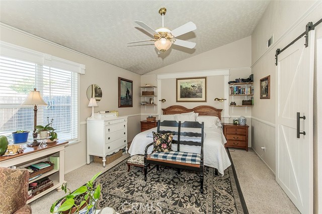 2468 Laverne, Clovis CA: https://media.crmls.org/medias/43738ebf-952c-4840-8972-a1a1673c6320.jpg