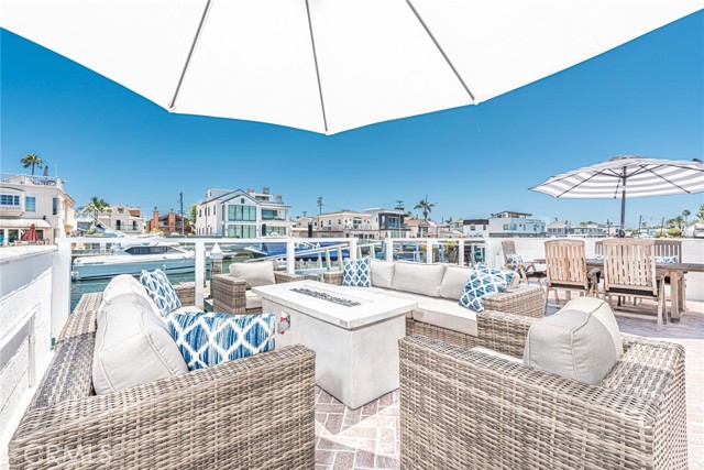 Detail Gallery Image 1 of 41 For 3717 Channel Pl, Newport Beach,  CA 92663 - 4 Beds | 2/1 Baths