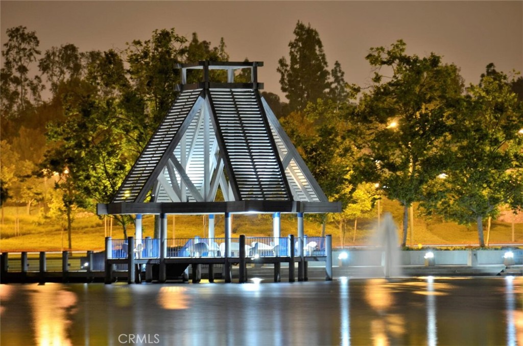 https://media.crmls.org/medias/4376b381-b35b-4079-929b-414d181c408c.jpg?preset=X-Large
