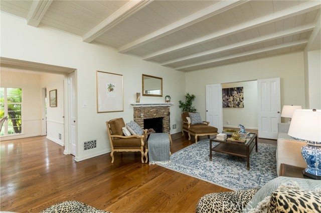 Detail Gallery Image 8 of 34 For 3554 Yorkshire Rd, Pasadena,  CA 91107 - 2 Beds | 2 Baths