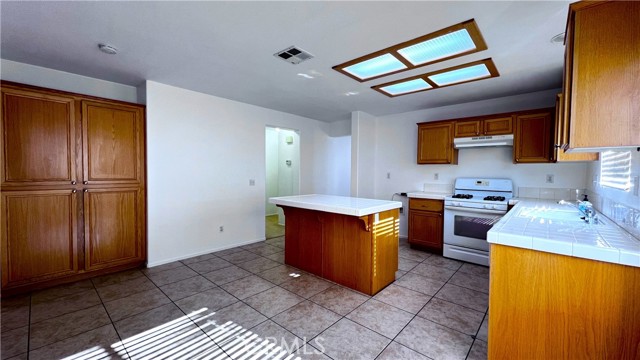 Detail Gallery Image 9 of 23 For 11613 Forest Park Ln, Victorville,  CA 92392 - 3 Beds | 2 Baths