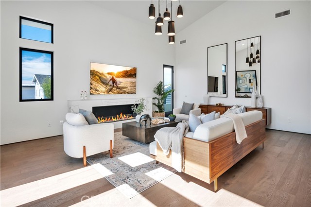 332 Avenue E, Redondo Beach, California 90277, 5 Bedrooms Bedrooms, ,6 BathroomsBathrooms,Residential,For Sale,Avenue E,SB26070979