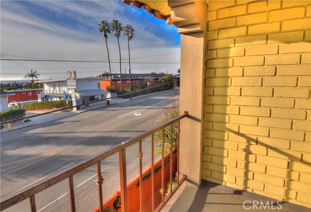 802 19th Street, Hermosa Beach, California 90254, 6 Bedrooms Bedrooms, ,4 BathroomsBathrooms,Residential,Sold,19th,SB17005663